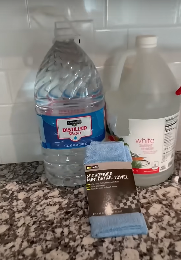 Clean Sofa With Distilled Water And White Vinegar