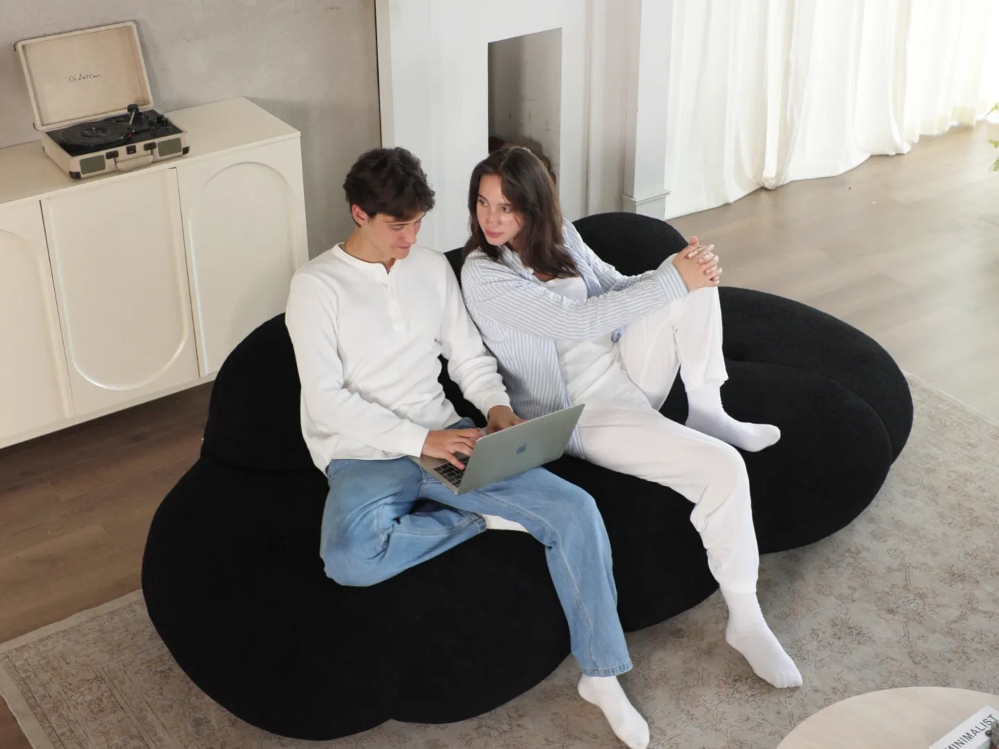 http://134%20White%20Boneless%20Sofa(3)
