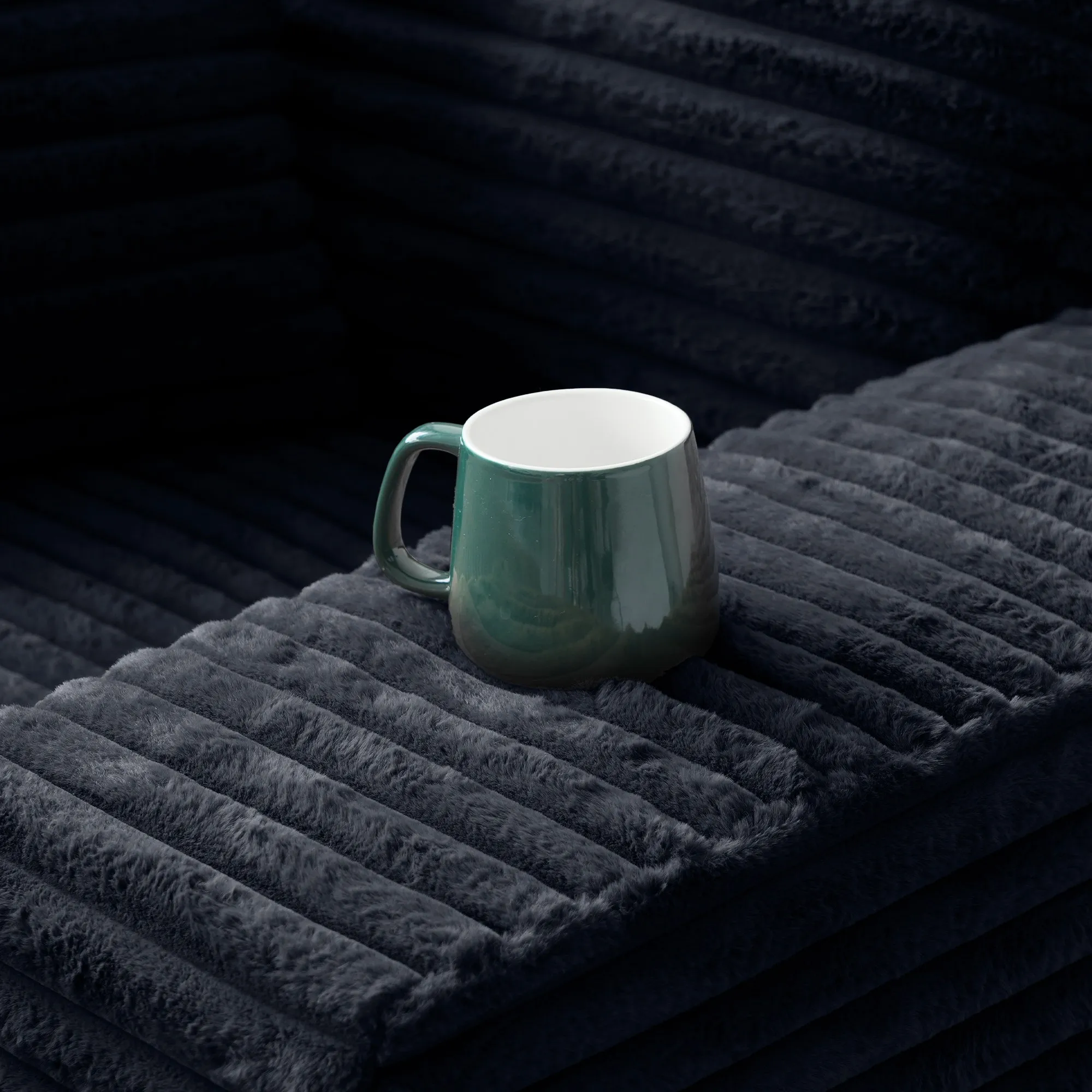 http://138%20Black%20Sofa%20Details%20(15)