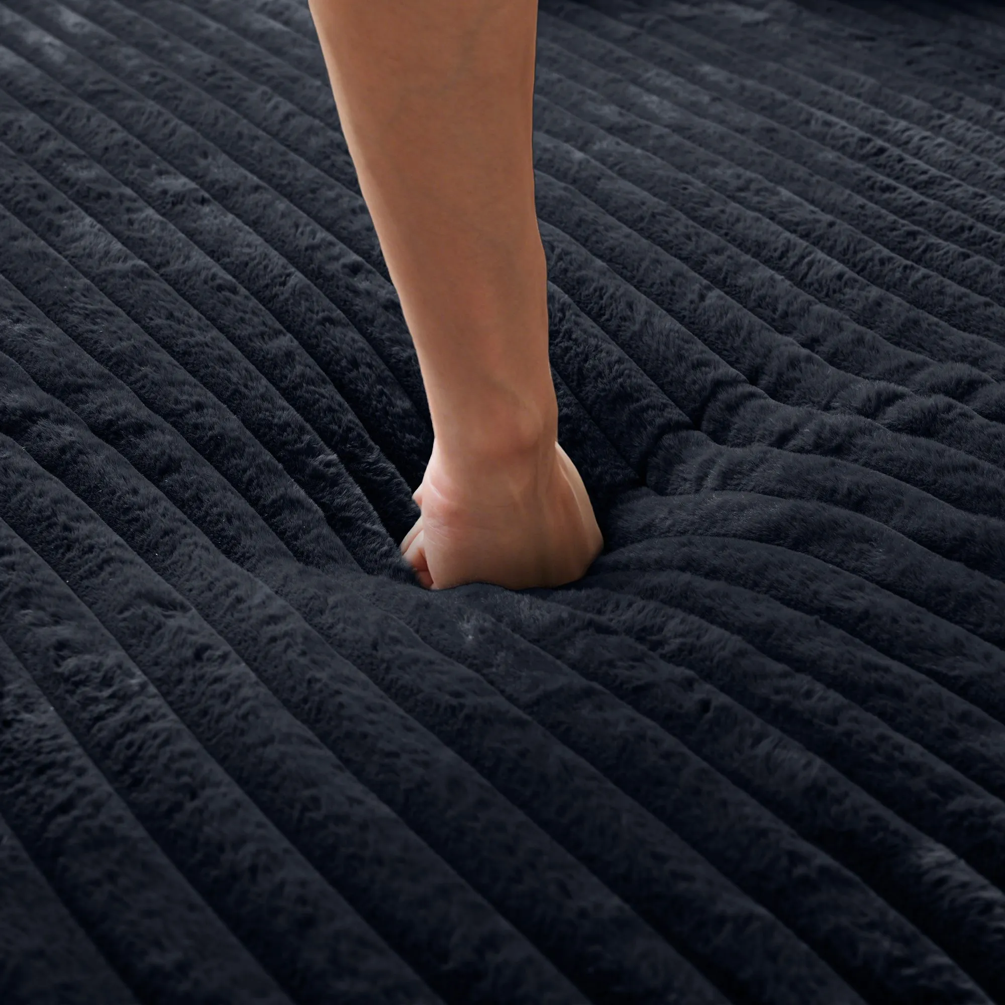 http://138%20Black%20Sofa%20Details%20(7)
